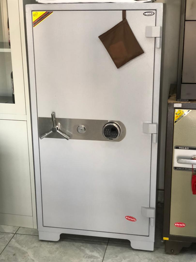 Single door fireproof safe.