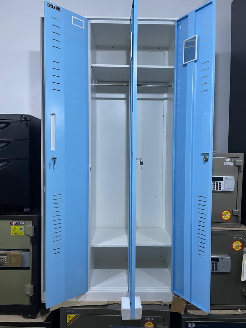 Switch 3 door wardrobe/locker