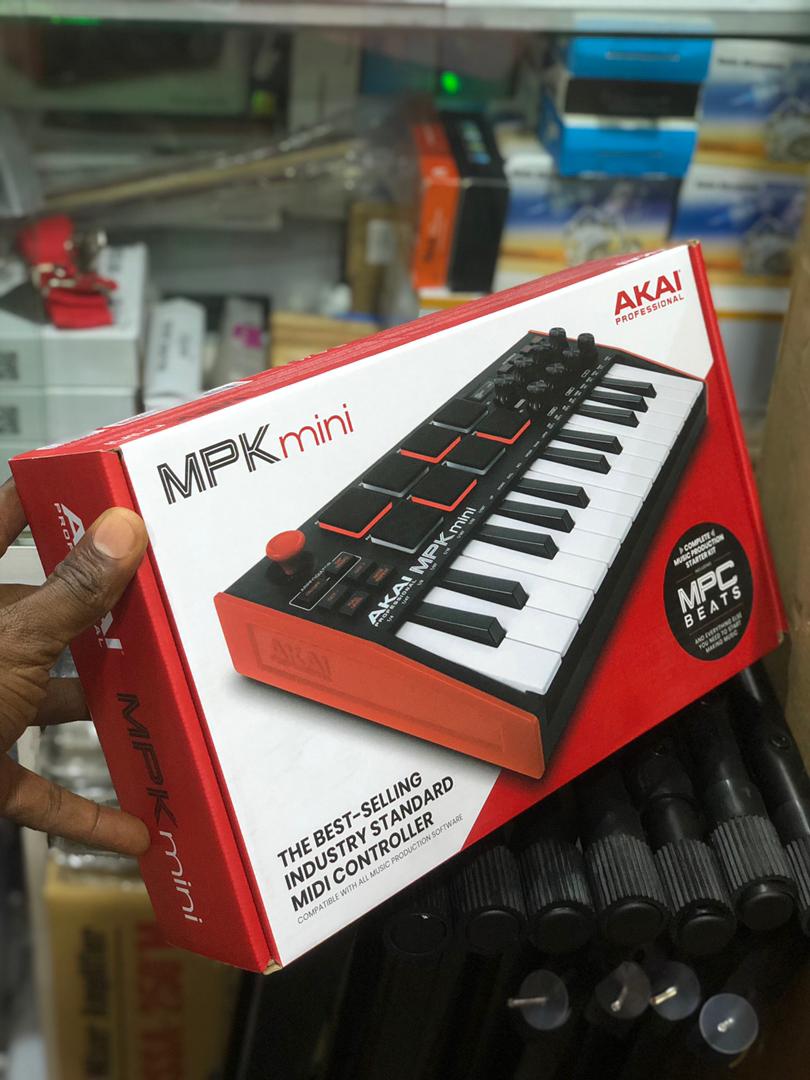 Akai MPKmini keyboard 